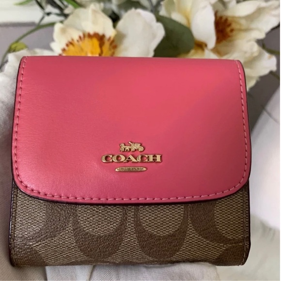 Coach Small Trifold Wallet In Blocked Signature Canvas - Picture 1 of 4